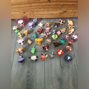 Lps Lot contains 40+ Little pet shop with case and accessories